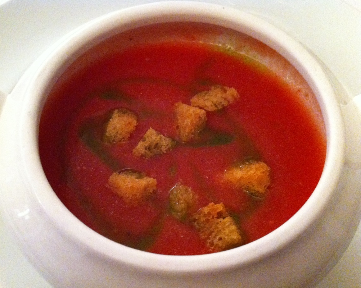Restaurante La Pitanza Gazpacho de tomate raff y fresas